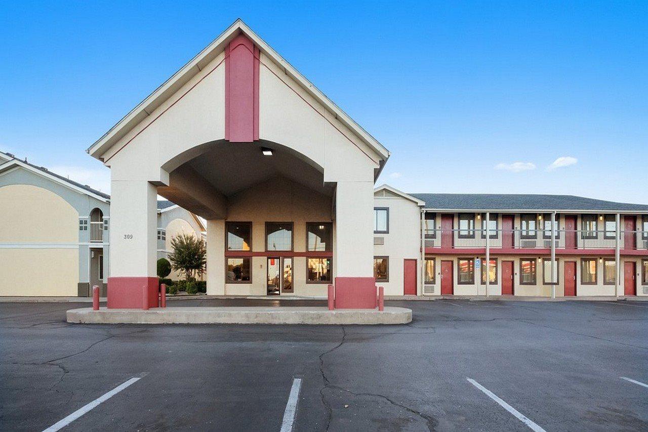 Red Roof Airport I 40 W Fairgrounds Motel 2*